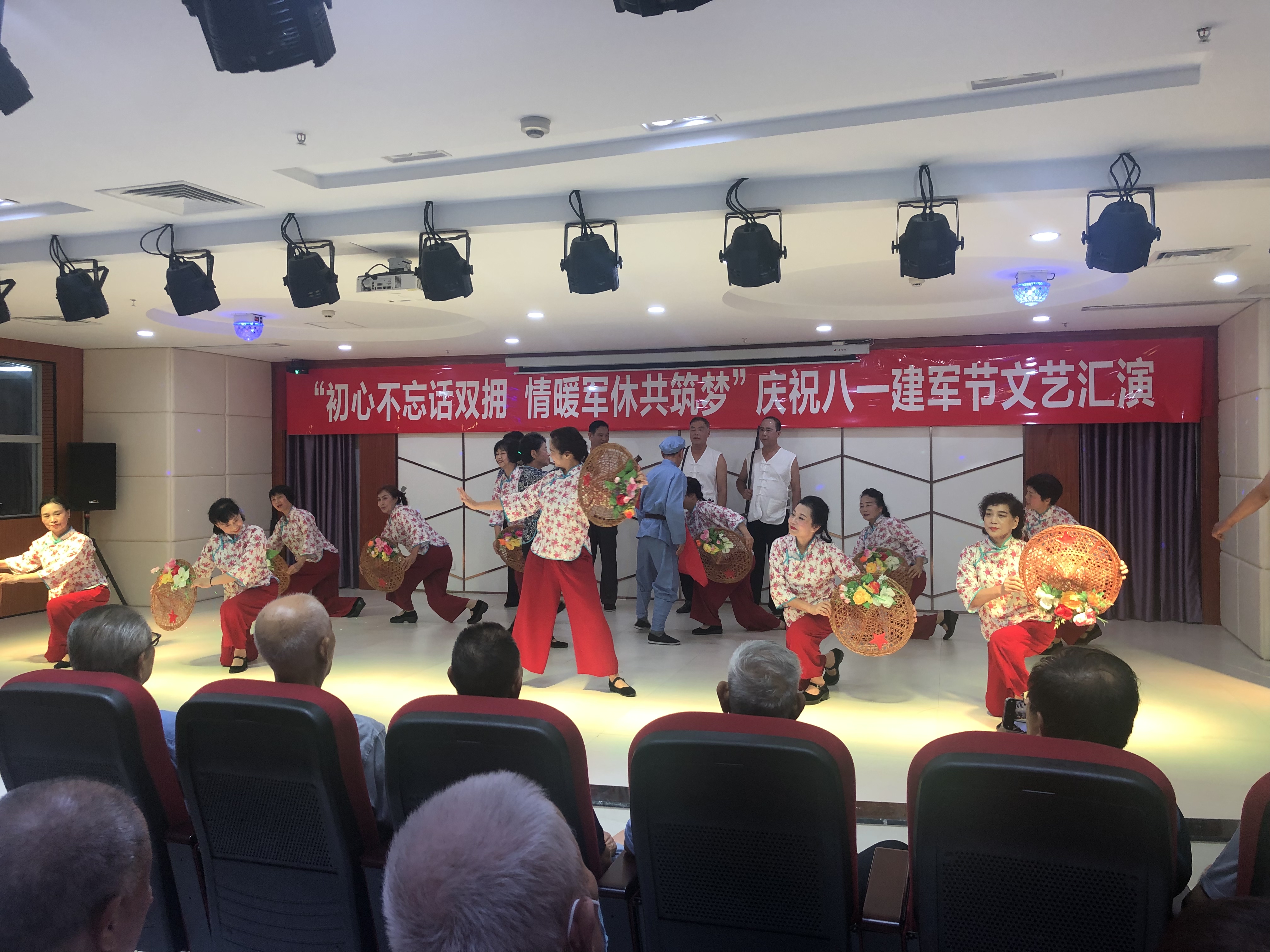 市委老干部局举办庆祝“八一”建军节文艺汇演