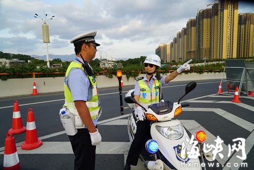 夫妻档交警，每天只能匆匆见上一面