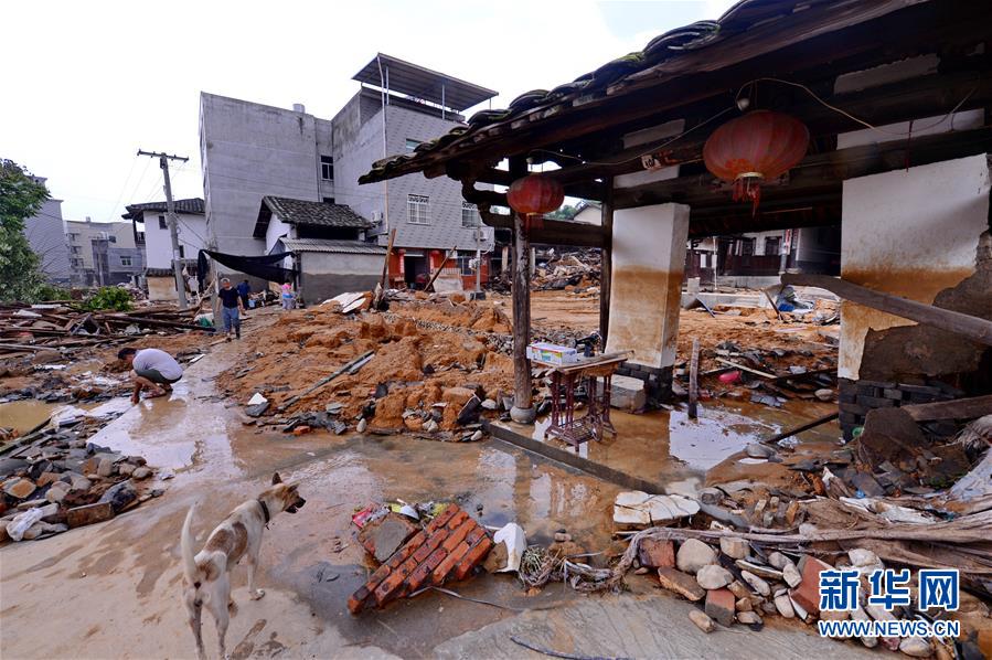 福建闽清：洪水肆虐致10人死亡11人失踪