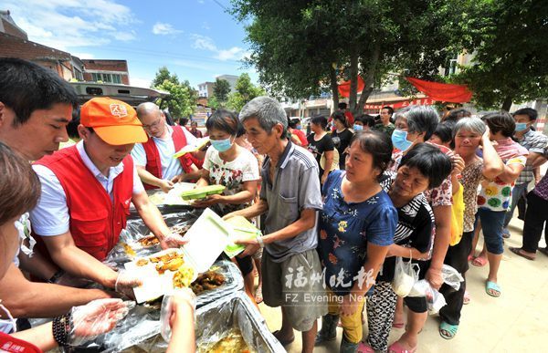 福州消防帮助灾区重建 餐饮企业3天送出万份盒饭