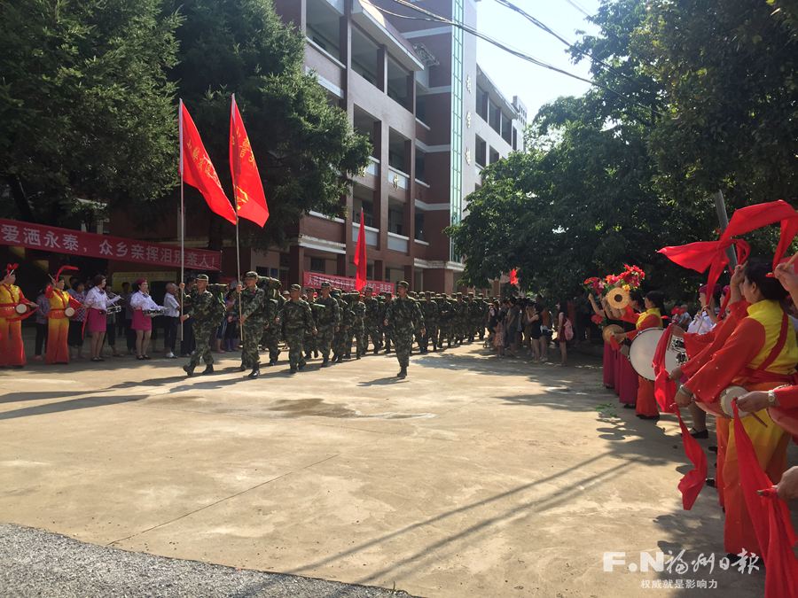 武警交通三总队官兵完成永泰抢险救援任务后撤离