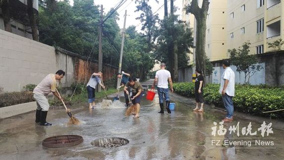 天灾无情人有情　台风来临大家互帮互助守护家园