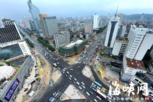 二十九日上午，五四路与华林路交叉口已恢复正常通行