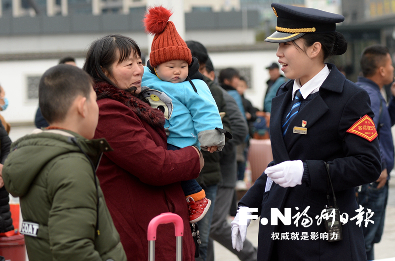 福州：白雪飘飘返乡路 暖流汩汩涌心田