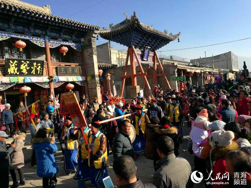 网络媒体走转改：古城万人庆腊八 粥香暖心迎新年【20】