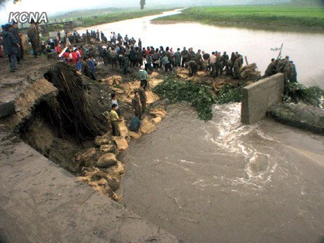 朝鲜暴雨引发洪灾致8人死 数千栋住宅被淹(图)