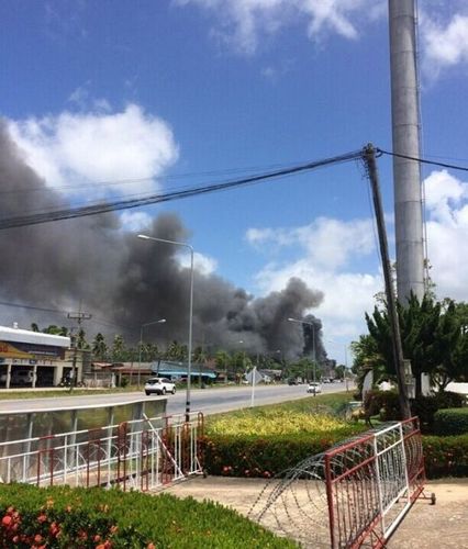 泰国南部发生一起汽车炸弹爆炸袭击造成11人受伤