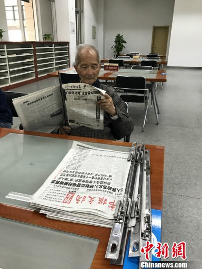 河北举办读书类报刊创刊号展老年读者称唤起旧时记忆