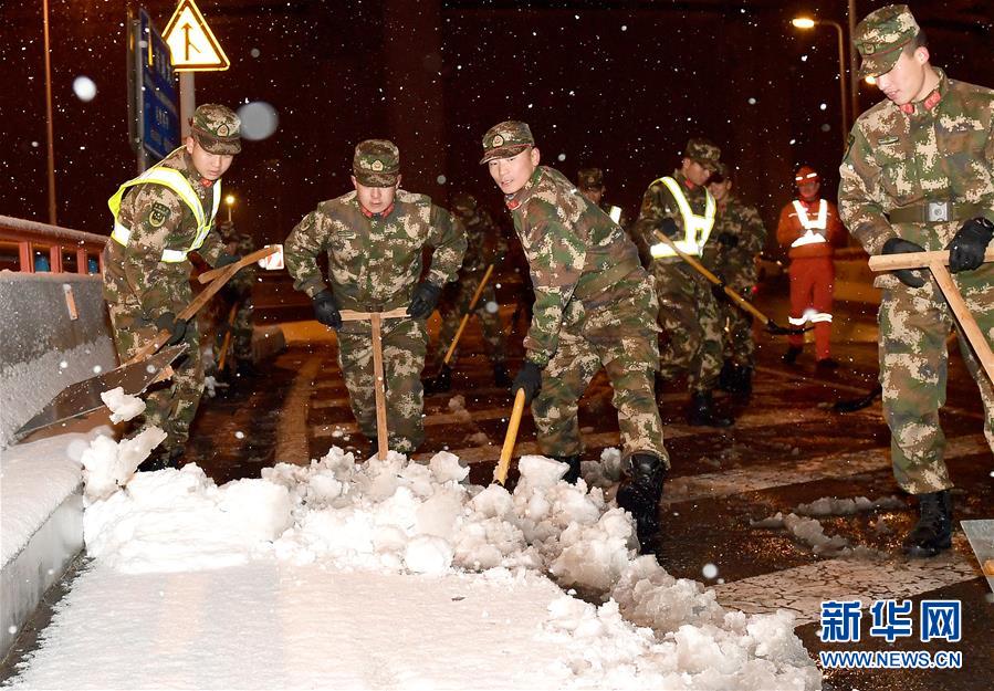 （新华全媒头条）（1）雨雪冰冻中，他们奋力前行——基层党员干群抗击冰雪灾害纪实