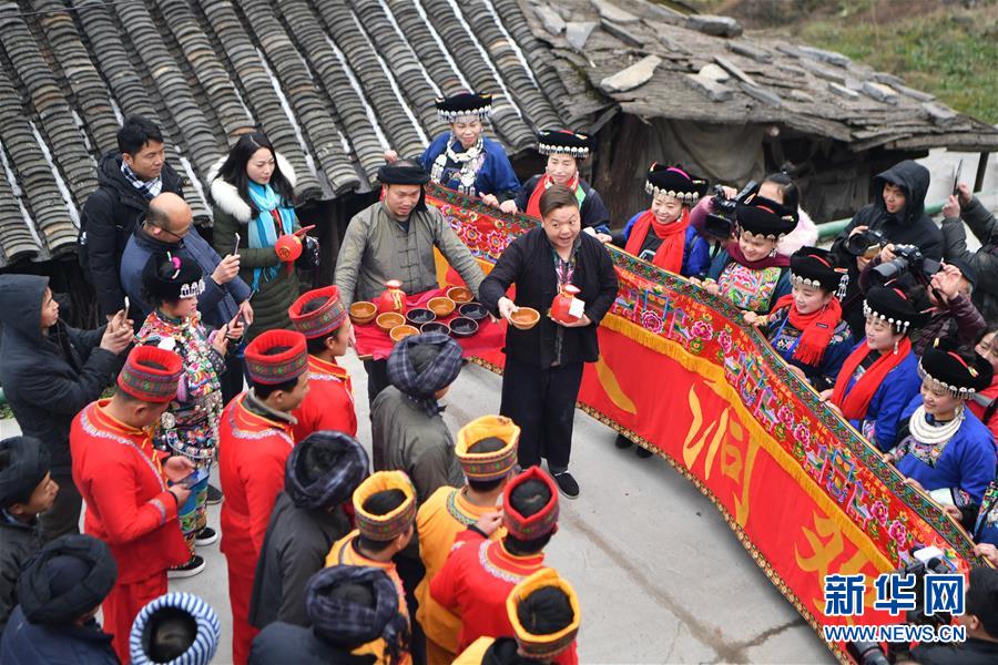 （新华全媒头条·奋进新时代·迎接两会特别报道·图文互动）（2）新起点，书写新时代的新答卷——从2018年全国两会看决胜全面建成小康社会