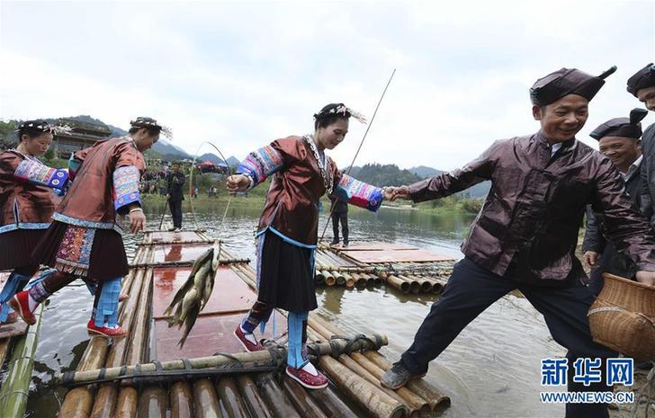 （在习近平新时代中国特色社会主义思想指引下——新时代新作为新篇章）（3）打同年庆丰收