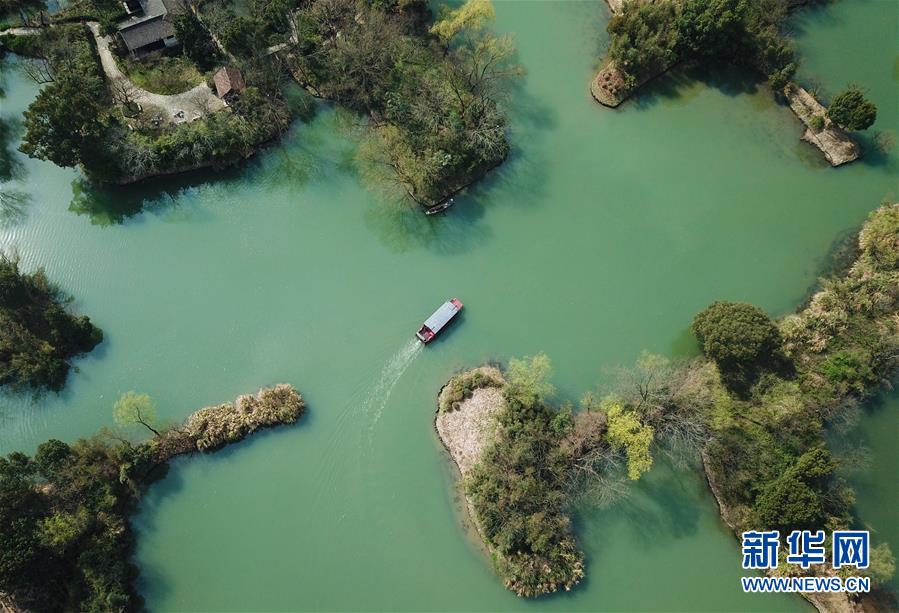 （美丽中国）（2）泛舟清波上