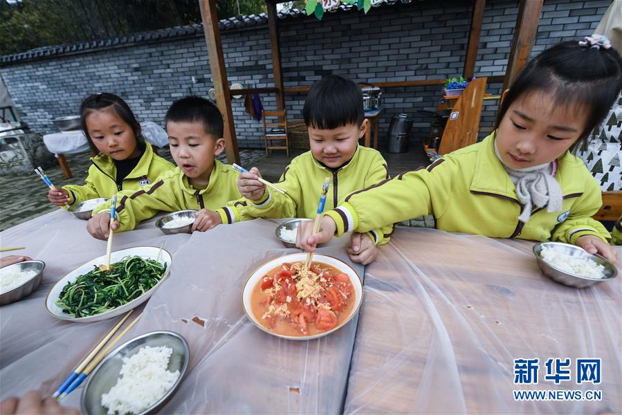 （教育）（4）幼儿园里的“田园餐桌”