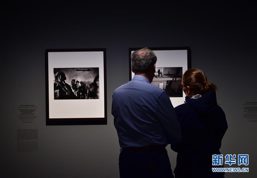 （国际）（1）德国杜塞尔多夫举行女战地摄影师作品展