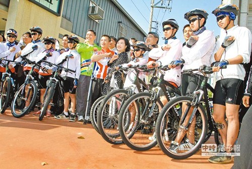 告别纸上环台台湾21名少年骑车踏上9天8夜环岛行