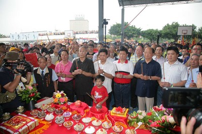 台中大甲妈祖由大陆返台胡志强上香求连任（图）