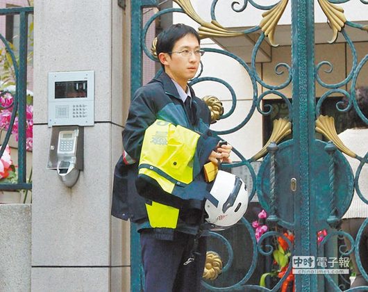 柯文哲住家警方24小时驻守 邻居受益：不用请保全了