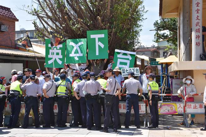 因抗议行动蔡英文频取消行程　叶毓兰讽：干脆在家吹冷气抱想想