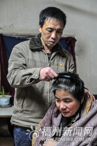 男子照顾失忆失智妻五载　每天早晨唤她“美女”