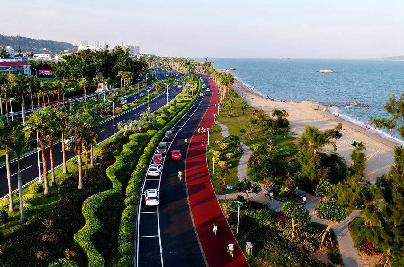 厦门美丽的环岛路。（厦门日报 王火炎 摄）